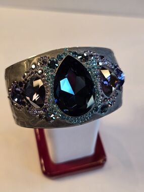 SWAROVSKI PONY CUFF BRACELET■NWT■Rt.$410